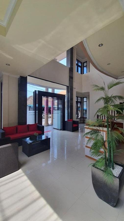 Grand Puri Hotel Batununggul Bagian luar foto
