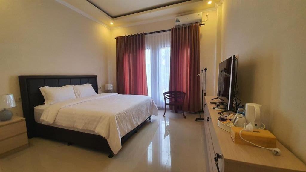 Grand Puri Hotel Batununggul Bagian luar foto