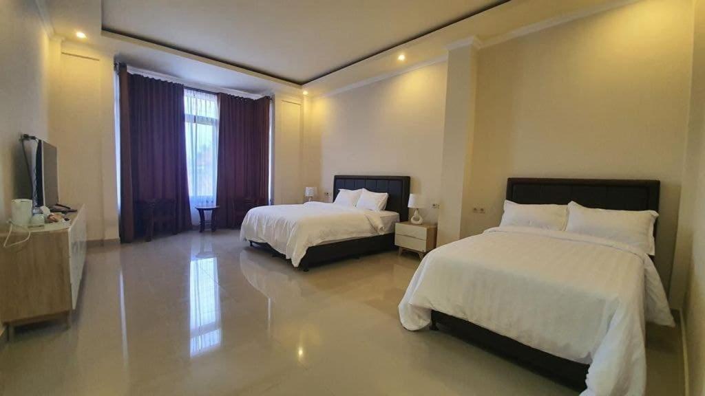 Grand Puri Hotel Batununggul Bagian luar foto