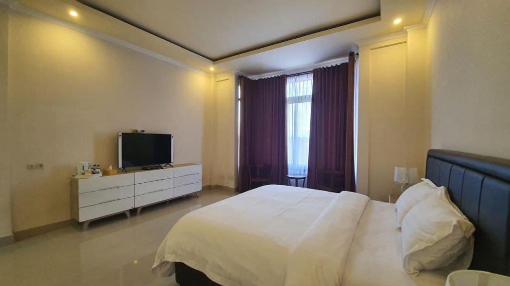 Grand Puri Hotel Batununggul Bagian luar foto